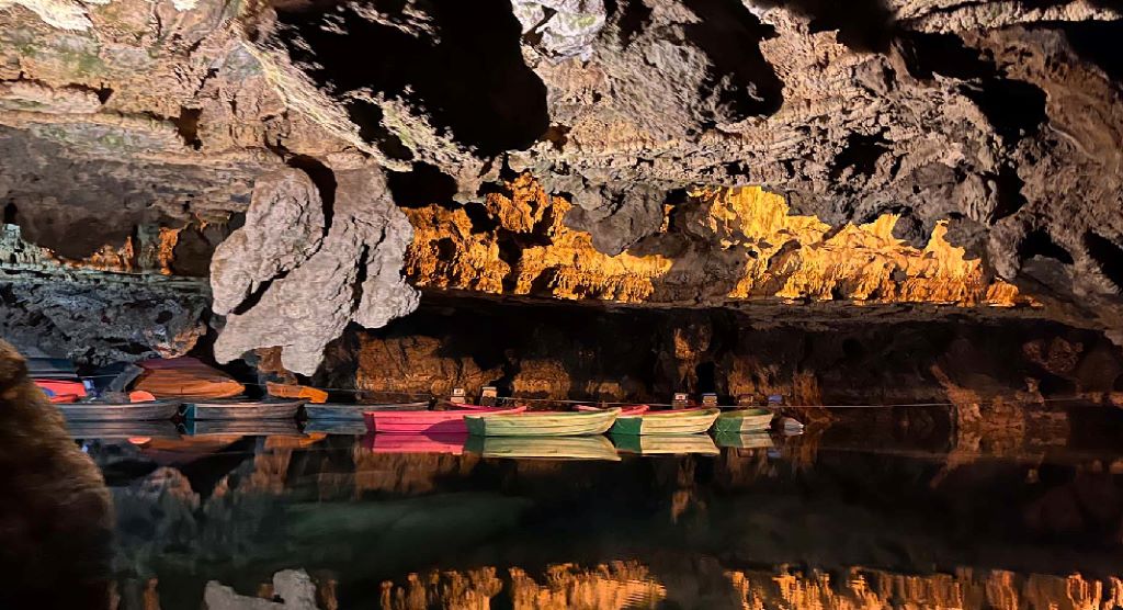 تصویری از غار علیصدر